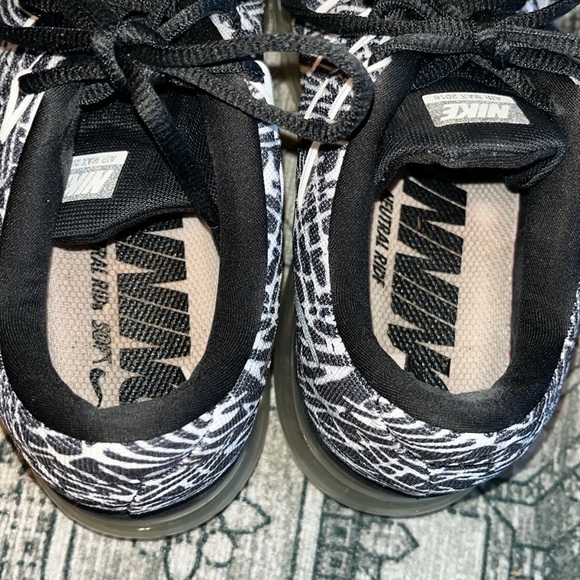 Nike Women's Air Max 2016 Print Running Sneakers size 8.5 - Picture 6 of 9